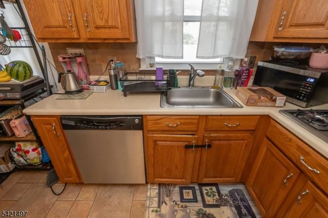 1033 Grove A-B, North Brunswick Twp., NJ 08902