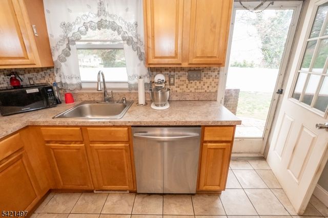 1033 Grove A-B, North Brunswick Twp., NJ 08902