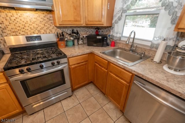 1033 Grove A-B, North Brunswick Twp., NJ 08902