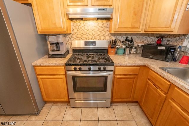 1033 Grove A-B, North Brunswick Twp., NJ 08902