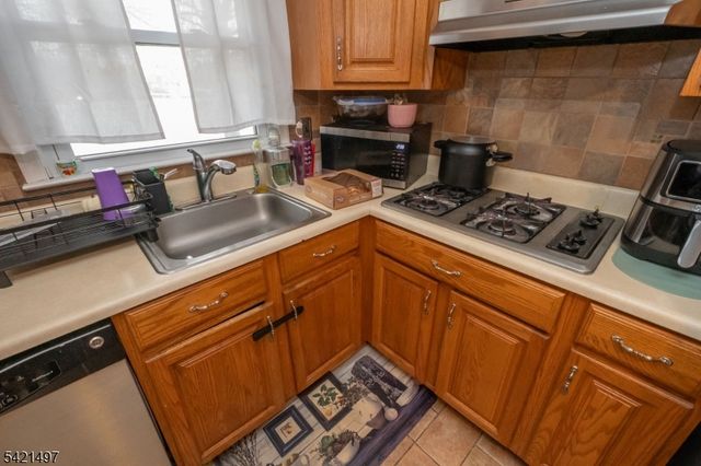 1033 Grove A-B, North Brunswick Twp., NJ 08902