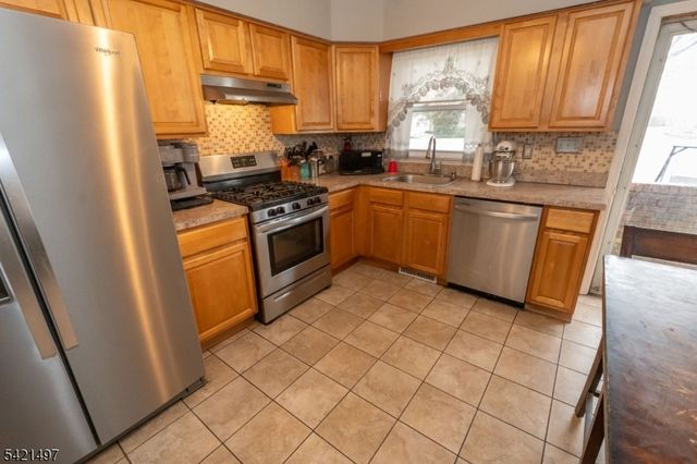 1033 Grove A-B, North Brunswick Twp., NJ 08902