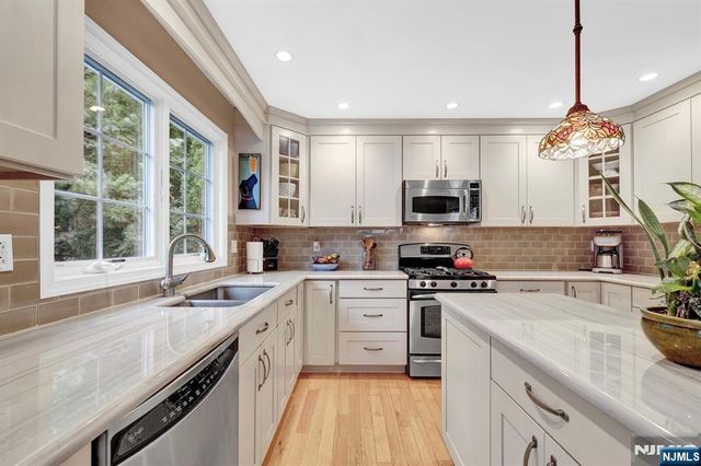 98 Maple Street, Rutherford, NJ 07070