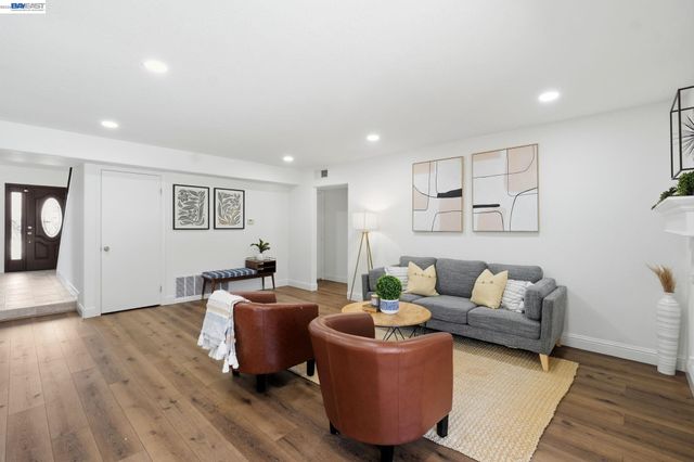 4346 Fallbrook Rd, Concord, CA 94521