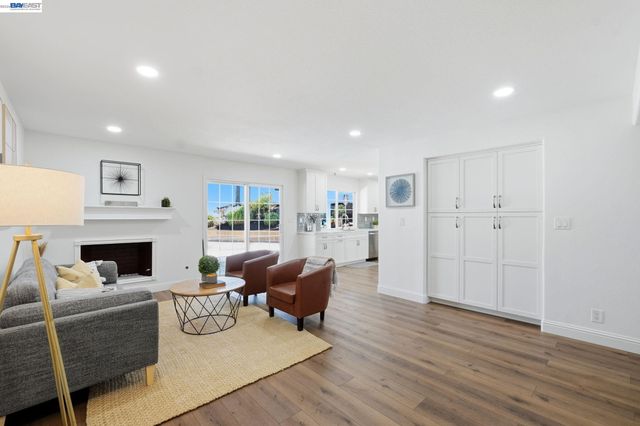 4346 Fallbrook Rd, Concord, CA 94521
