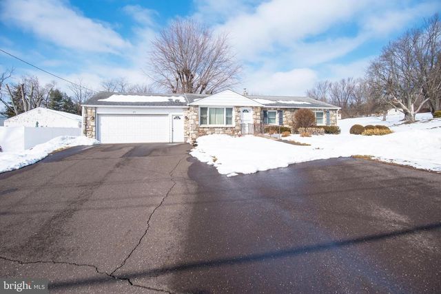 25 E TOWNSHIP LINE RD, Souderton, PA 18964