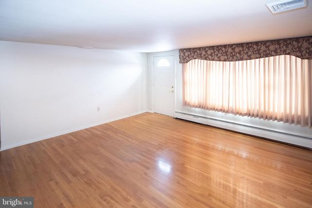 25 E TOWNSHIP LINE RD, Souderton, PA 18964