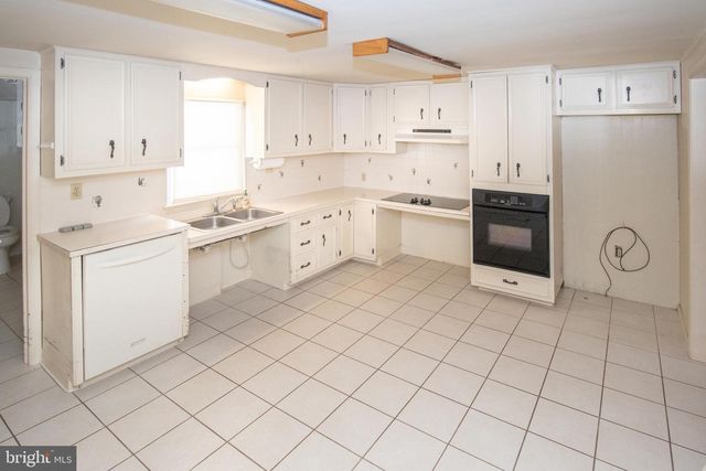 25 E TOWNSHIP LINE RD, Souderton, PA 18964