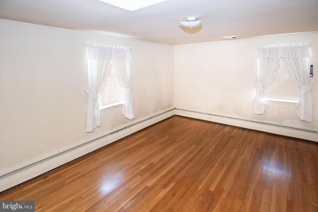 25 E TOWNSHIP LINE RD, Souderton, PA 18964