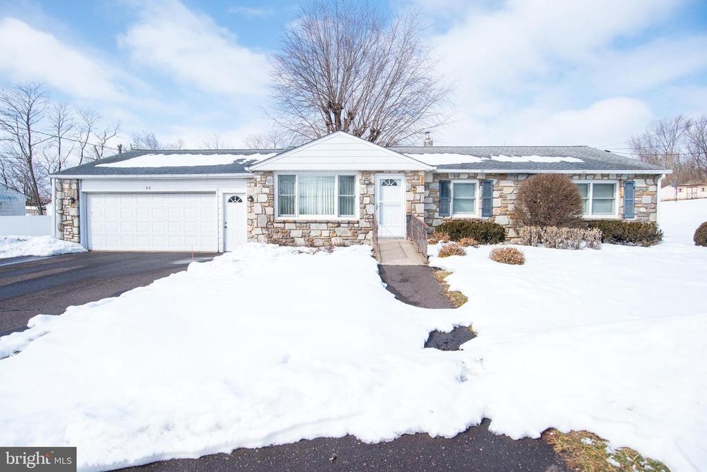 25 E TOWNSHIP LINE RD, Souderton, PA 18964