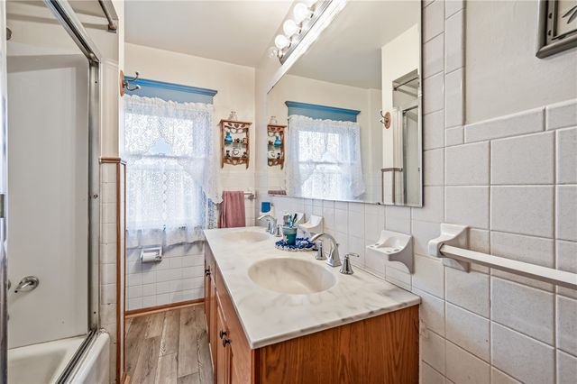 753 Spruce Ave, Sharon, PA 16146