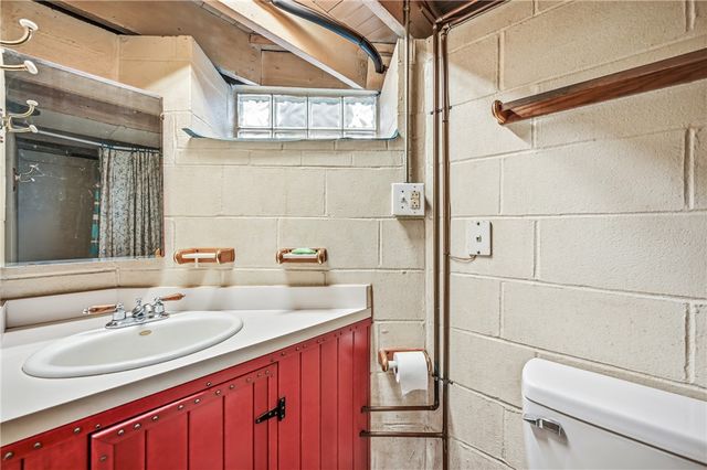 753 Spruce Ave, Sharon, PA 16146