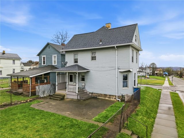 753 Spruce Ave, Sharon, PA 16146