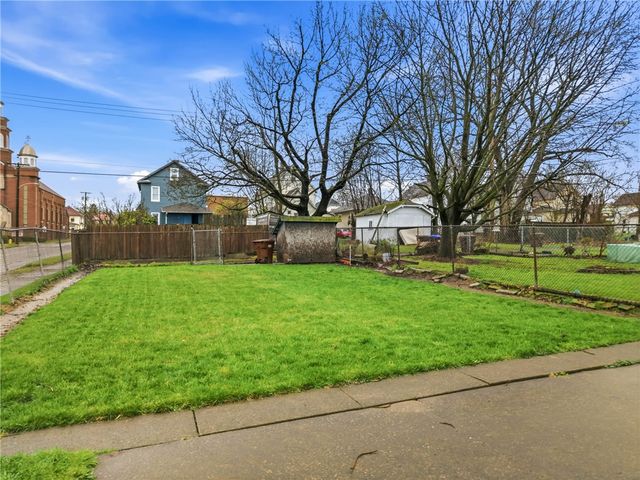 753 Spruce Ave, Sharon, PA 16146