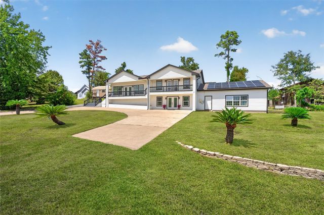 139 Laurel Cove W, Onalaska, TX 77360