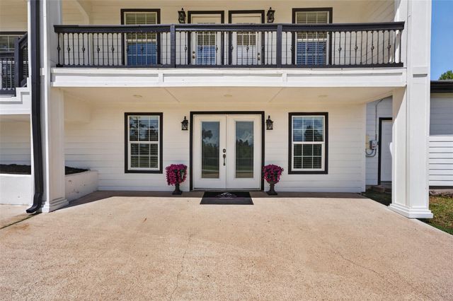 139 Laurel Cove W, Onalaska, TX 77360