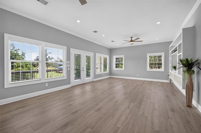 139 Laurel Cove W, Onalaska, TX 77360