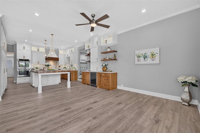 139 Laurel Cove W, Onalaska, TX 77360