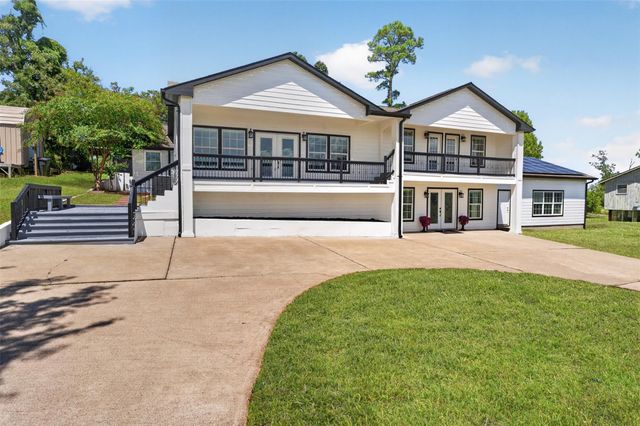 139 Laurel Cove W, Onalaska, TX 77360