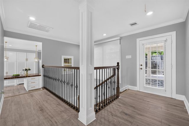 139 Laurel Cove W, Onalaska, TX 77360