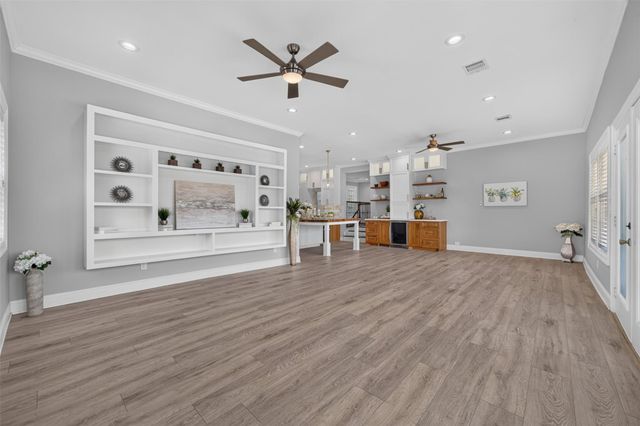 139 Laurel Cove W, Onalaska, TX 77360