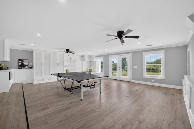 139 Laurel Cove W, Onalaska, TX 77360