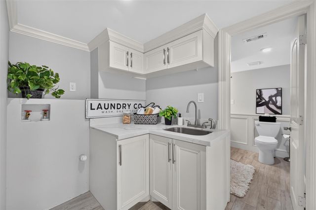 139 Laurel Cove W, Onalaska, TX 77360