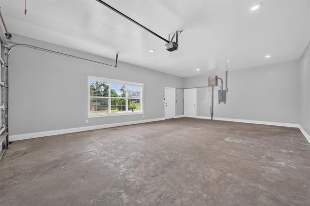 139 Laurel Cove W, Onalaska, TX 77360