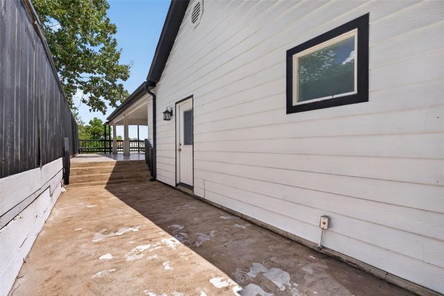 139 Laurel Cove W, Onalaska, TX 77360