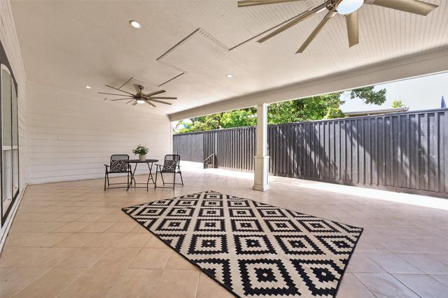 139 Laurel Cove W, Onalaska, TX 77360
