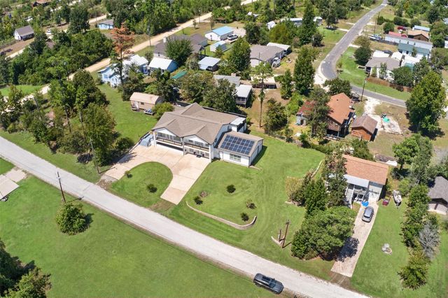 139 Laurel Cove W, Onalaska, TX 77360