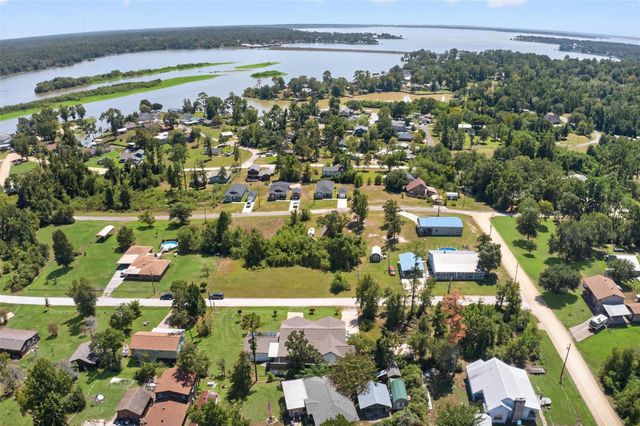 139 Laurel Cove W, Onalaska, TX 77360