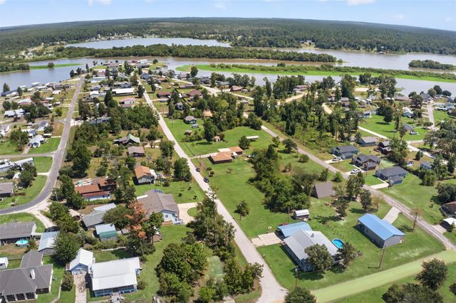 139 Laurel Cove W, Onalaska, TX 77360