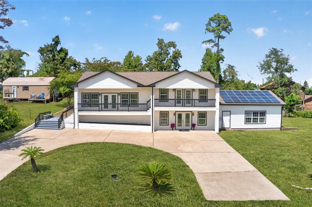 139 Laurel Cove W, Onalaska, TX 77360