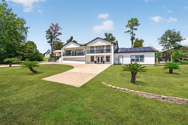 139 Laurel Cove W, Onalaska, TX 77360