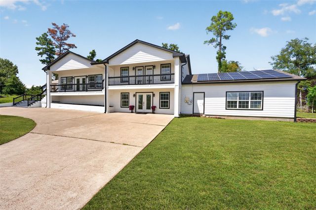 139 Laurel Cove W, Onalaska, TX 77360