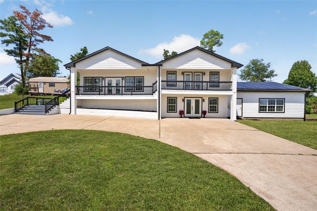 139 Laurel Cove W, Onalaska, TX 77360