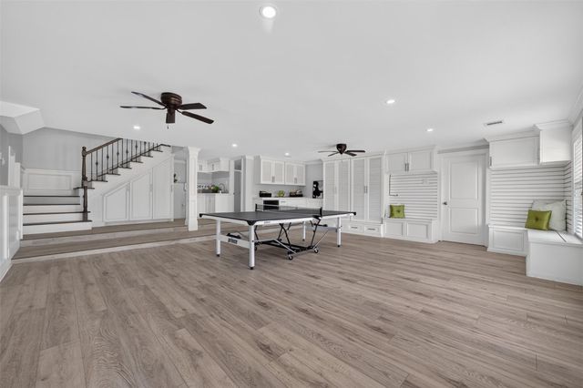 139 Laurel Cove W, Onalaska, TX 77360