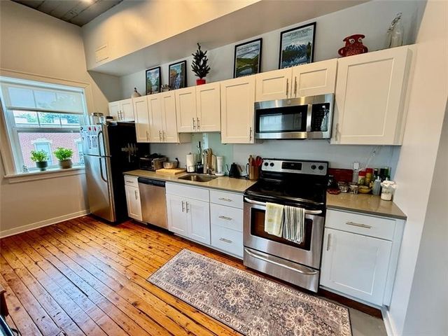 212 45th St 3B, Lawrenceville, PA 15201