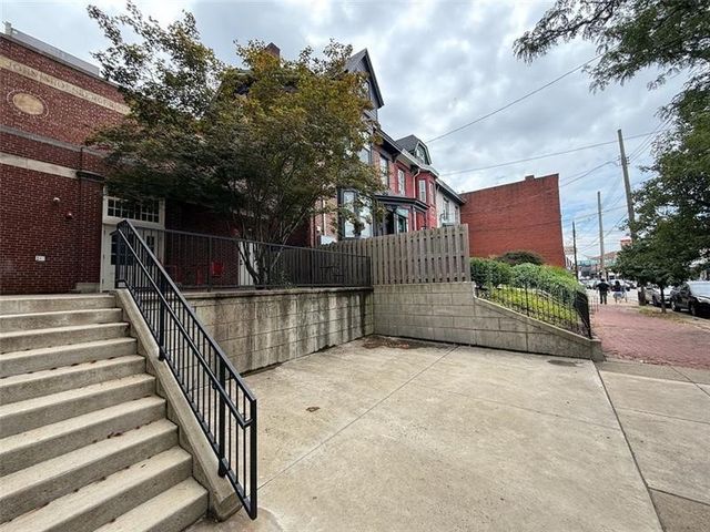 212 45th St 3B, Lawrenceville, PA 15201