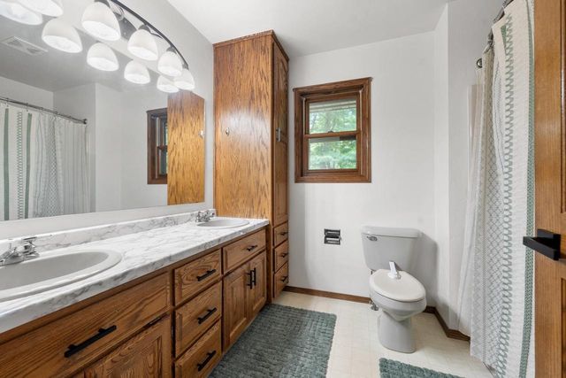 1744 IVES LANE, Suamico, WI 54173
