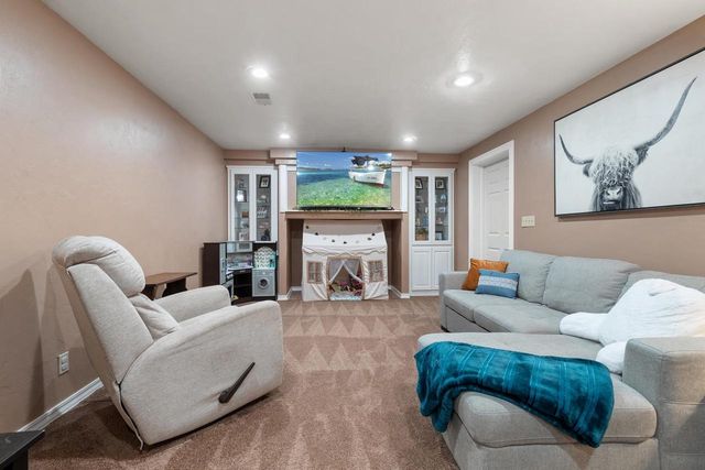 1744 IVES LANE, Suamico, WI 54173