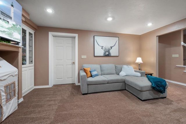 1744 IVES LANE, Suamico, WI 54173