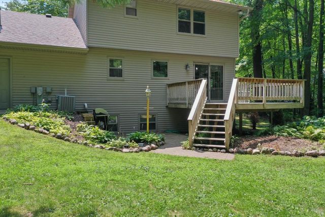 1744 IVES LANE, Suamico, WI 54173