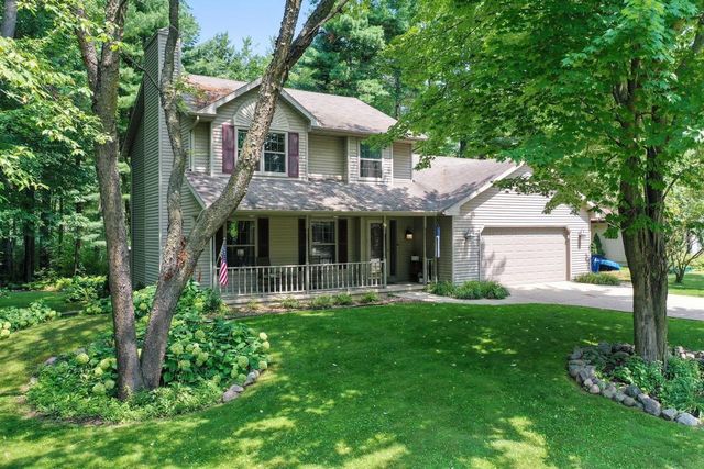 1744 IVES LANE, Suamico, WI 54173