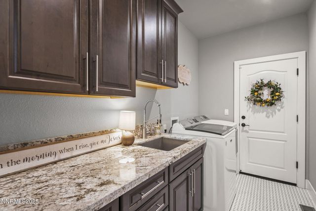 390 Angelina Circle, Wellington, NV 89444