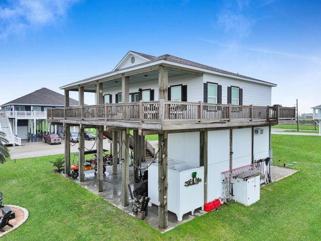 810 Casa Drive, Crystal Beach, TX 77650