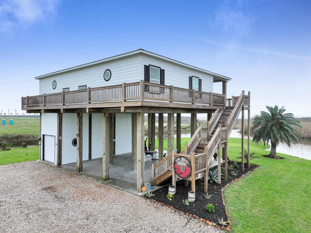 810 Casa Drive, Crystal Beach, TX 77650