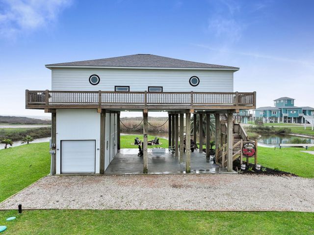 810 Casa Drive, Crystal Beach, TX 77650