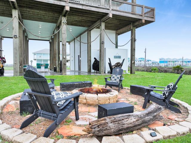 810 Casa Drive, Crystal Beach, TX 77650